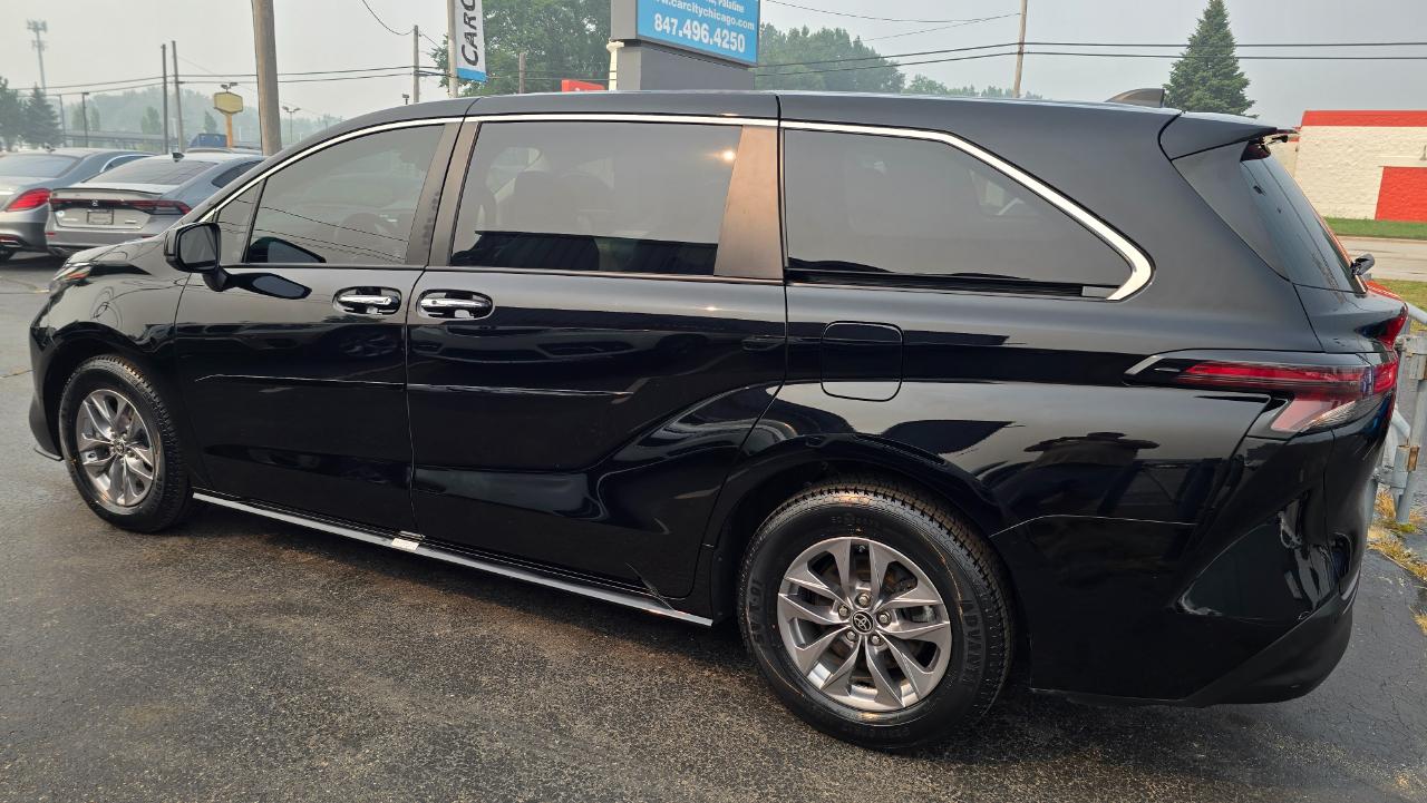 Toyota Sienna XLE 7-Passenger 2023