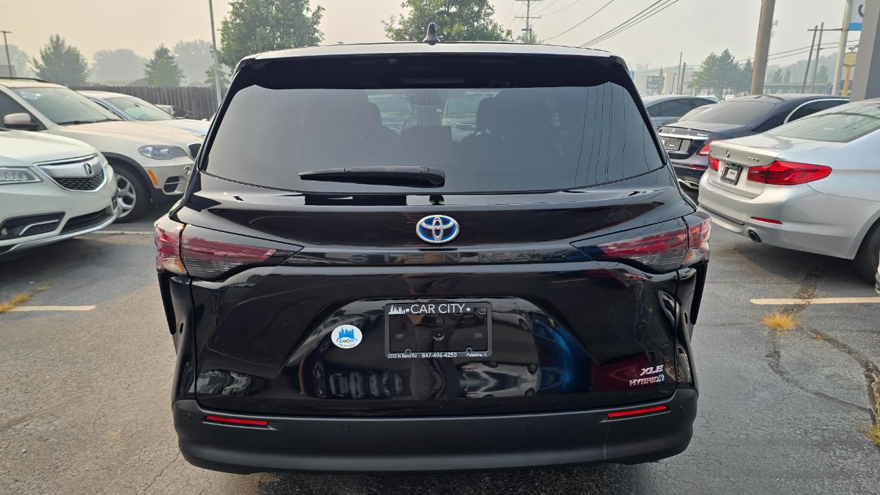 Toyota Sienna XLE 7-Passenger 2023