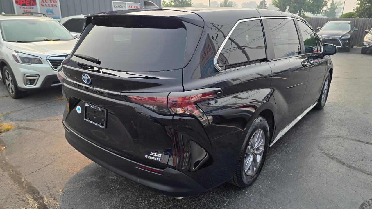 Toyota Sienna XLE 7-Passenger 2023