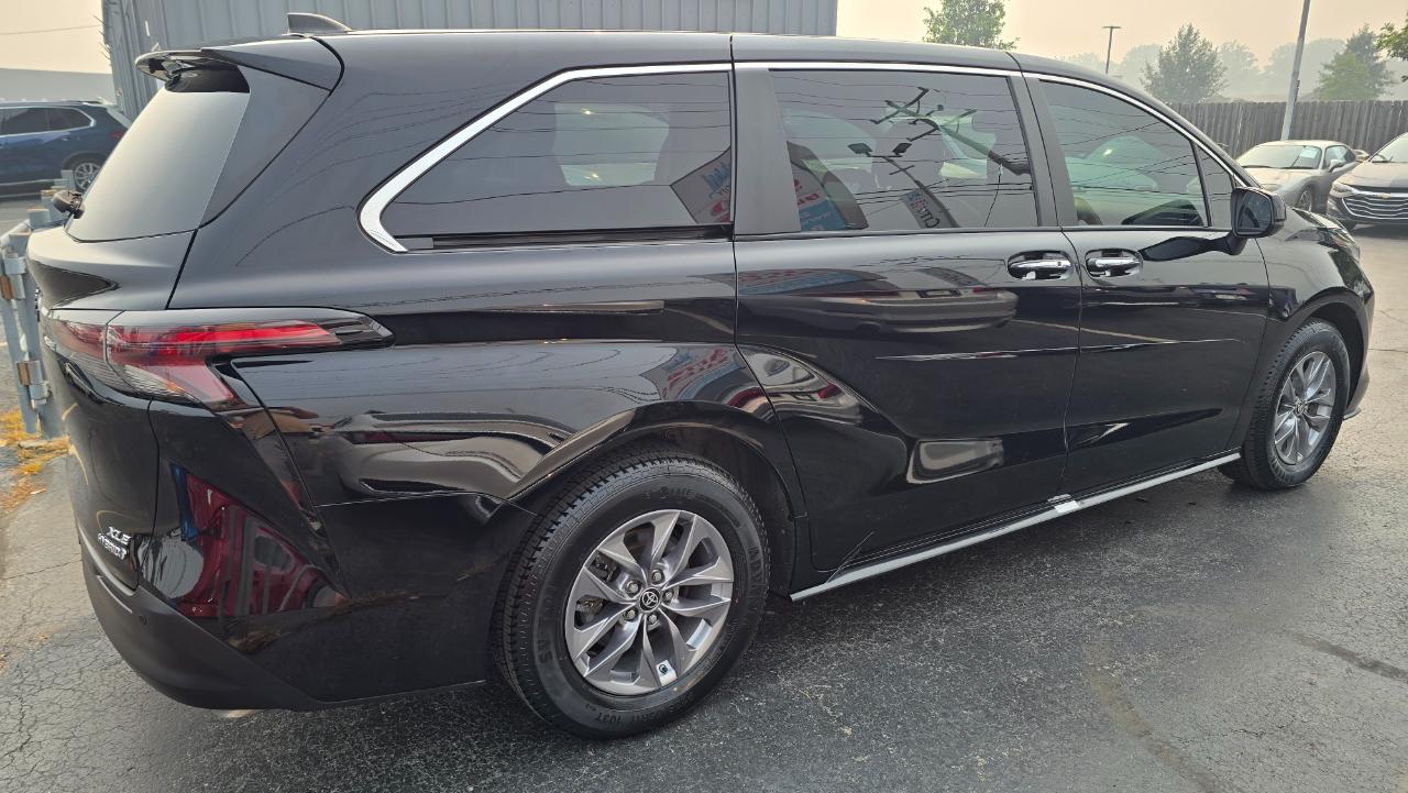 Toyota Sienna XLE 7-Passenger 2023