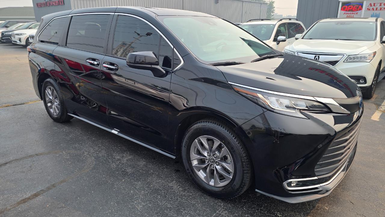Toyota Sienna XLE 7-Passenger 2023