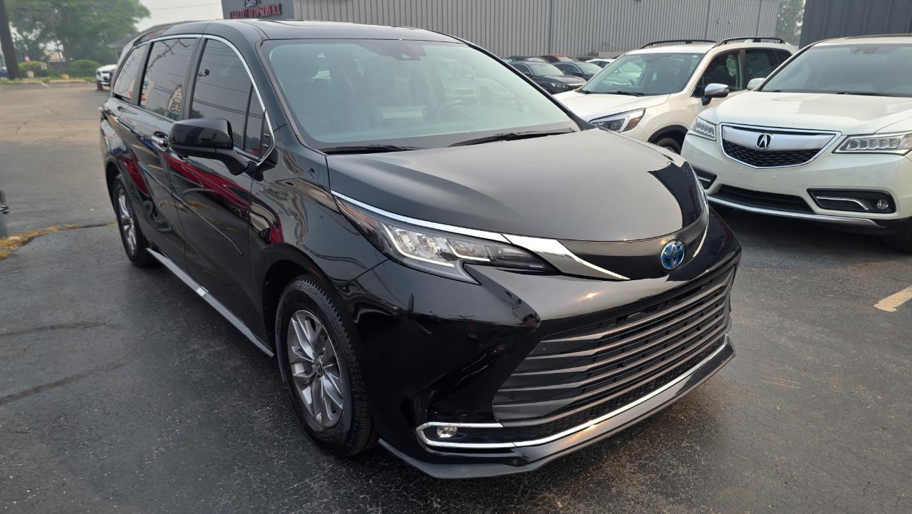 Toyota Sienna XLE 7-Passenger 2023