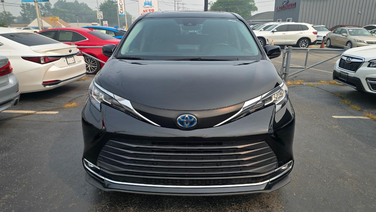 Toyota Sienna XLE 7-Passenger 2023