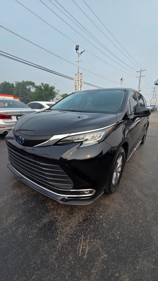 Toyota Sienna XLE 7-Passenger 2023
