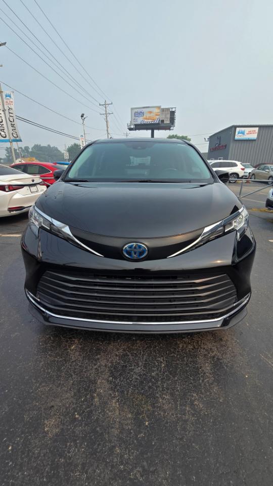Toyota Sienna XLE 7-Passenger 2023