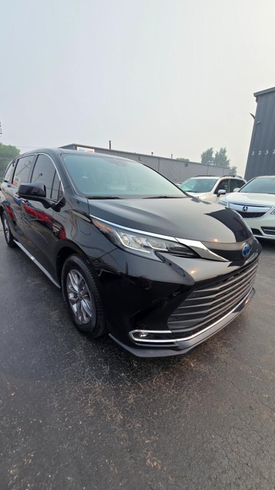 Toyota Sienna XLE 7-Passenger 2023
