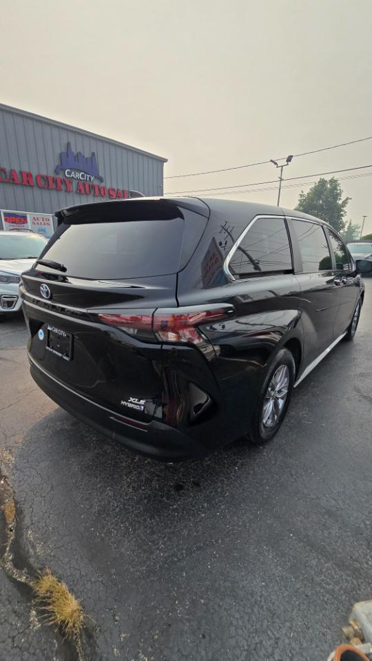 Toyota Sienna XLE 7-Passenger 2023