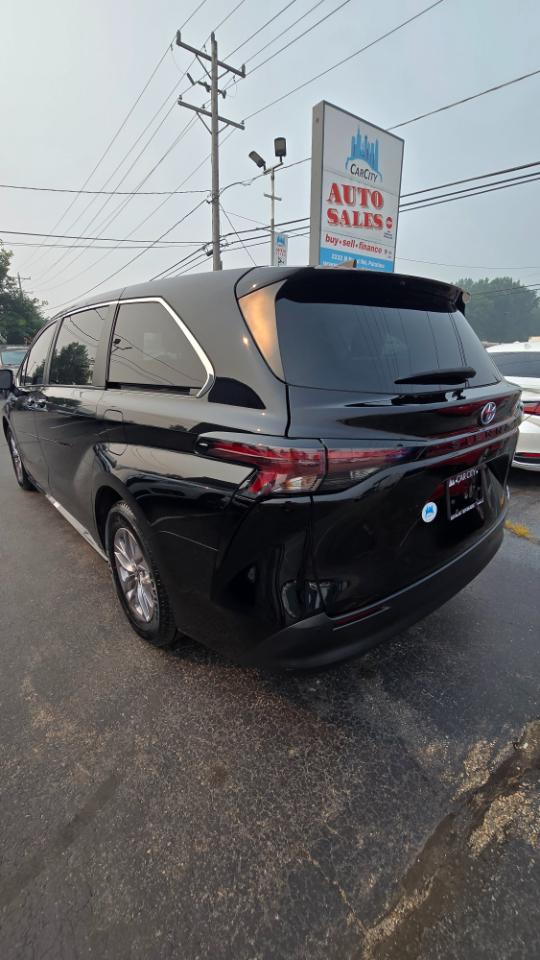 Toyota Sienna XLE 7-Passenger 2023