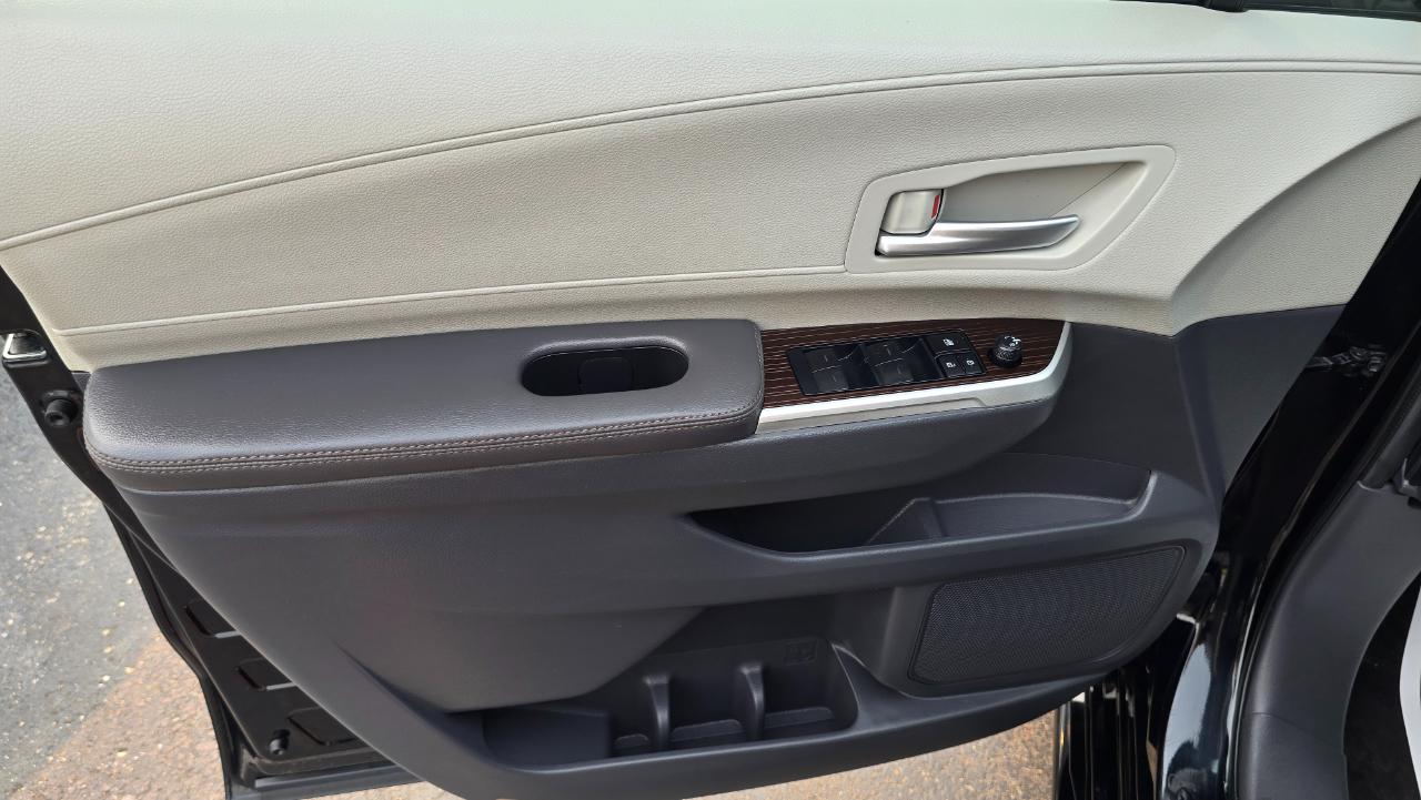 Toyota Sienna XLE 7-Passenger 2023