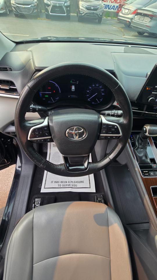 Toyota Sienna XLE 7-Passenger 2023