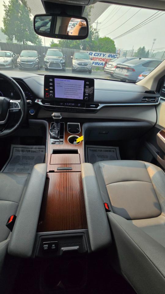 Toyota Sienna XLE 7-Passenger 2023