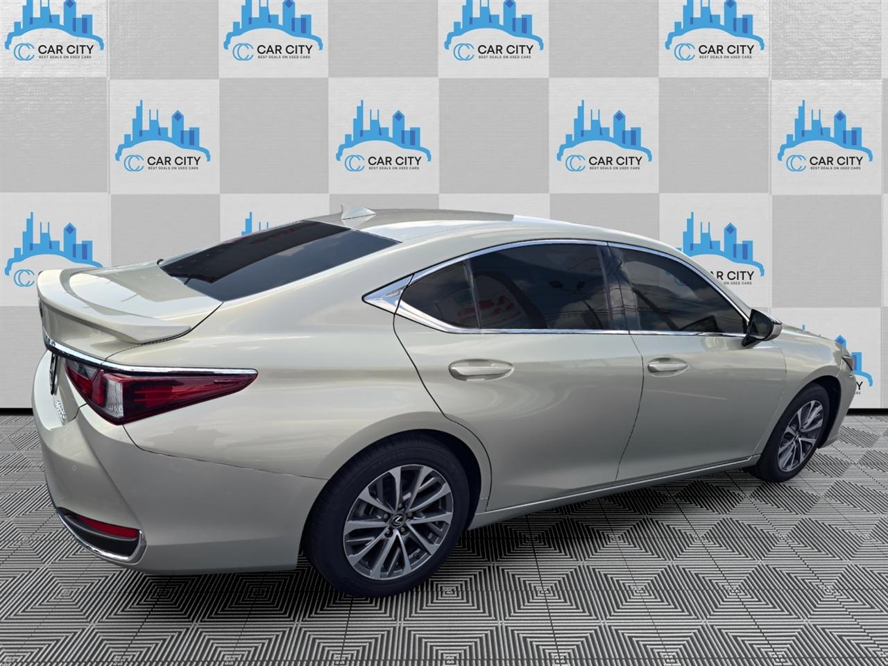 Lexus ES 300h Luxury 2024