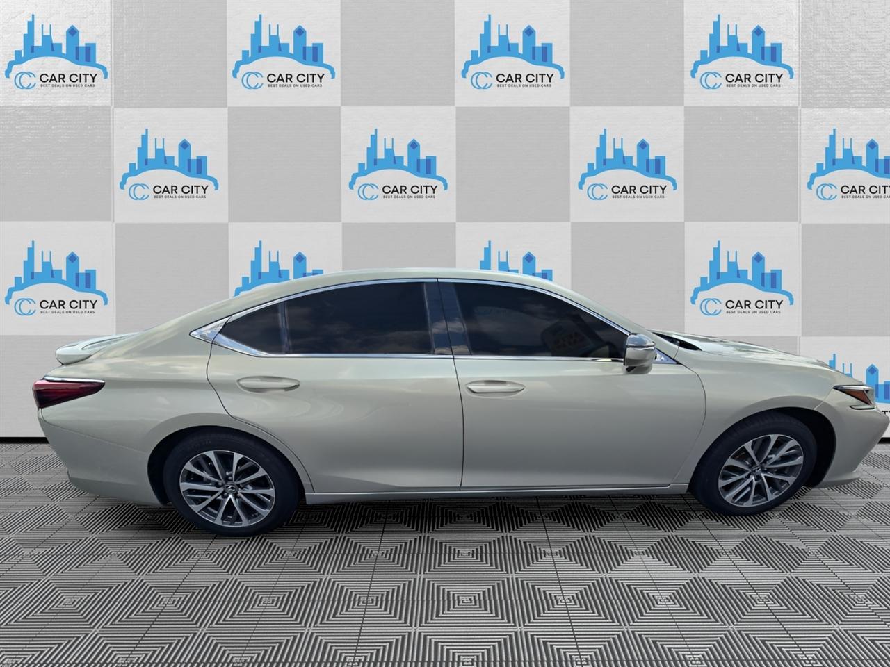 Lexus ES 300h Luxury 2024