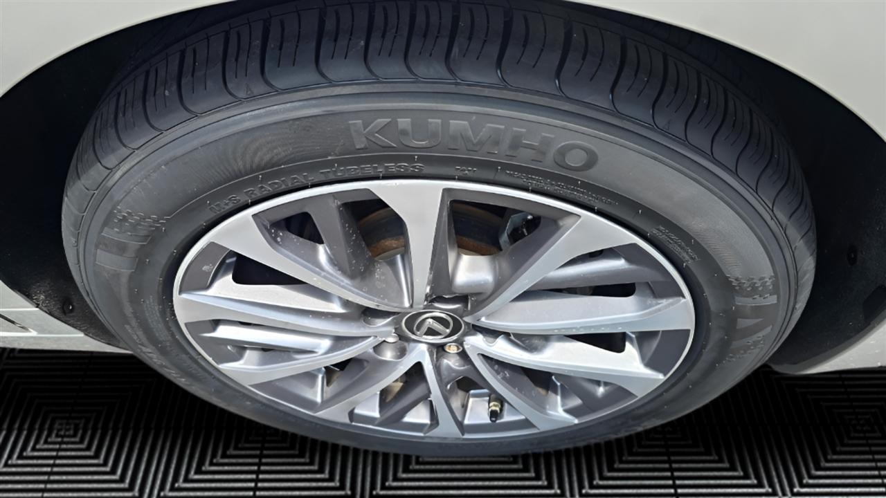 Lexus ES 300h Luxury 2024
