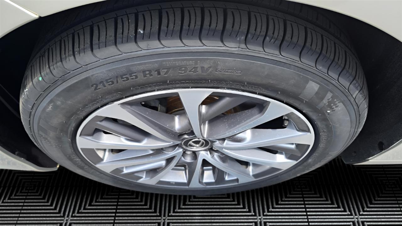 Lexus ES 300h Luxury 2024