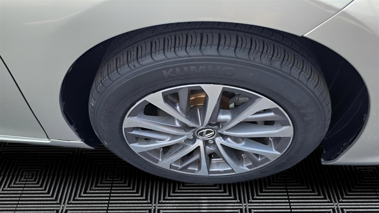 Lexus ES 300h Luxury 2024