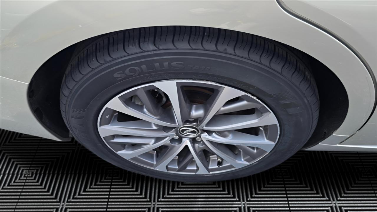 Lexus ES 300h Luxury 2024