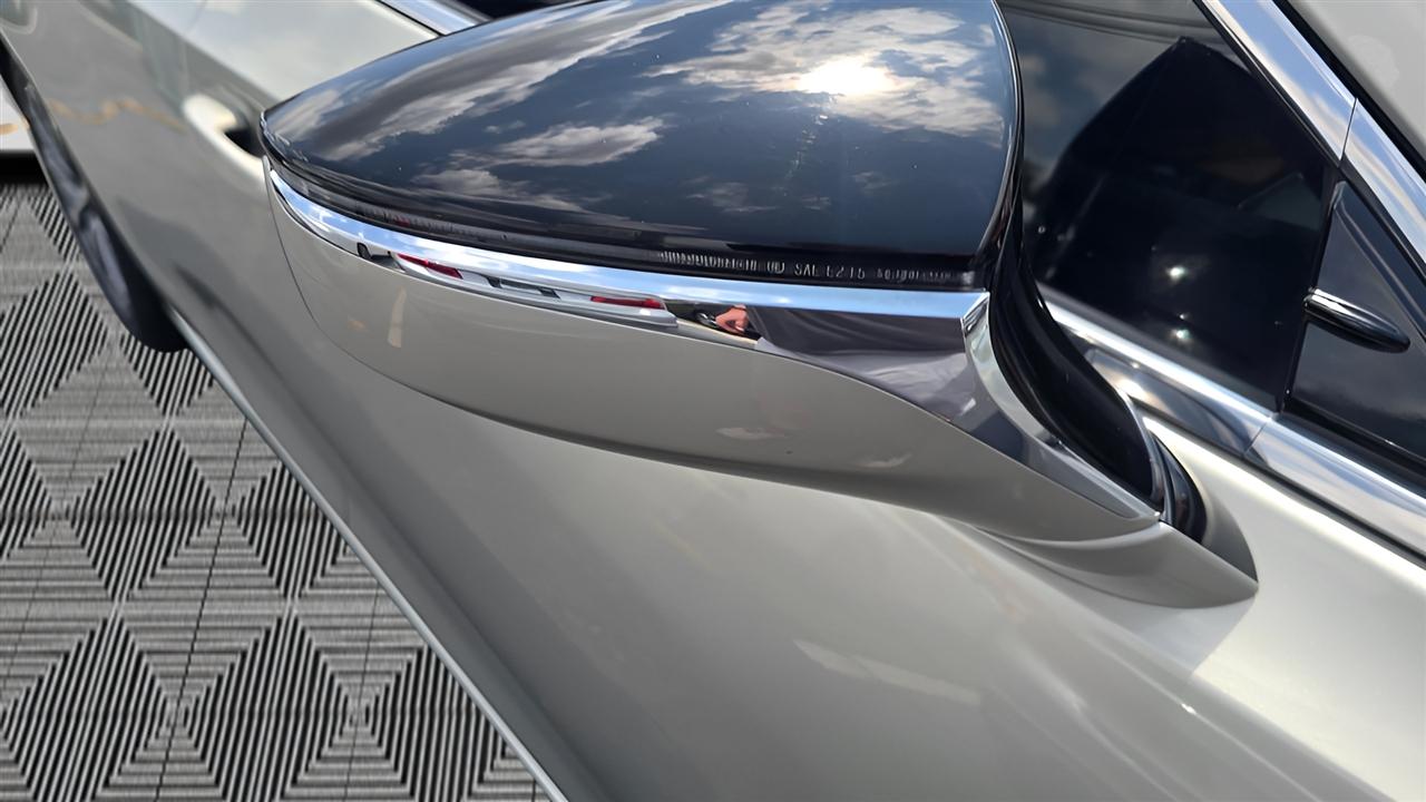 Lexus ES 300h Luxury 2024
