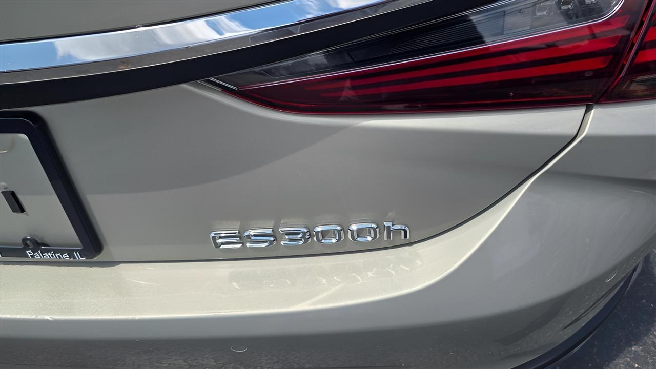 Lexus ES 300h Luxury 2024
