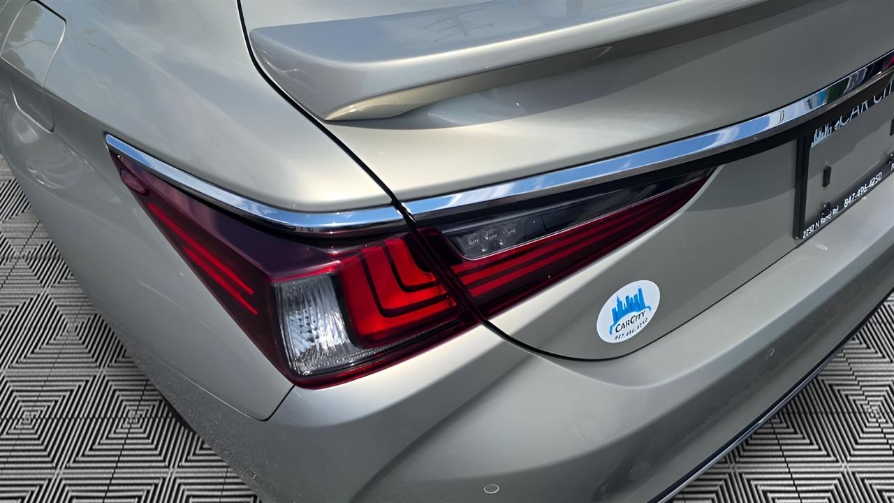 Lexus ES 300h Luxury 2024
