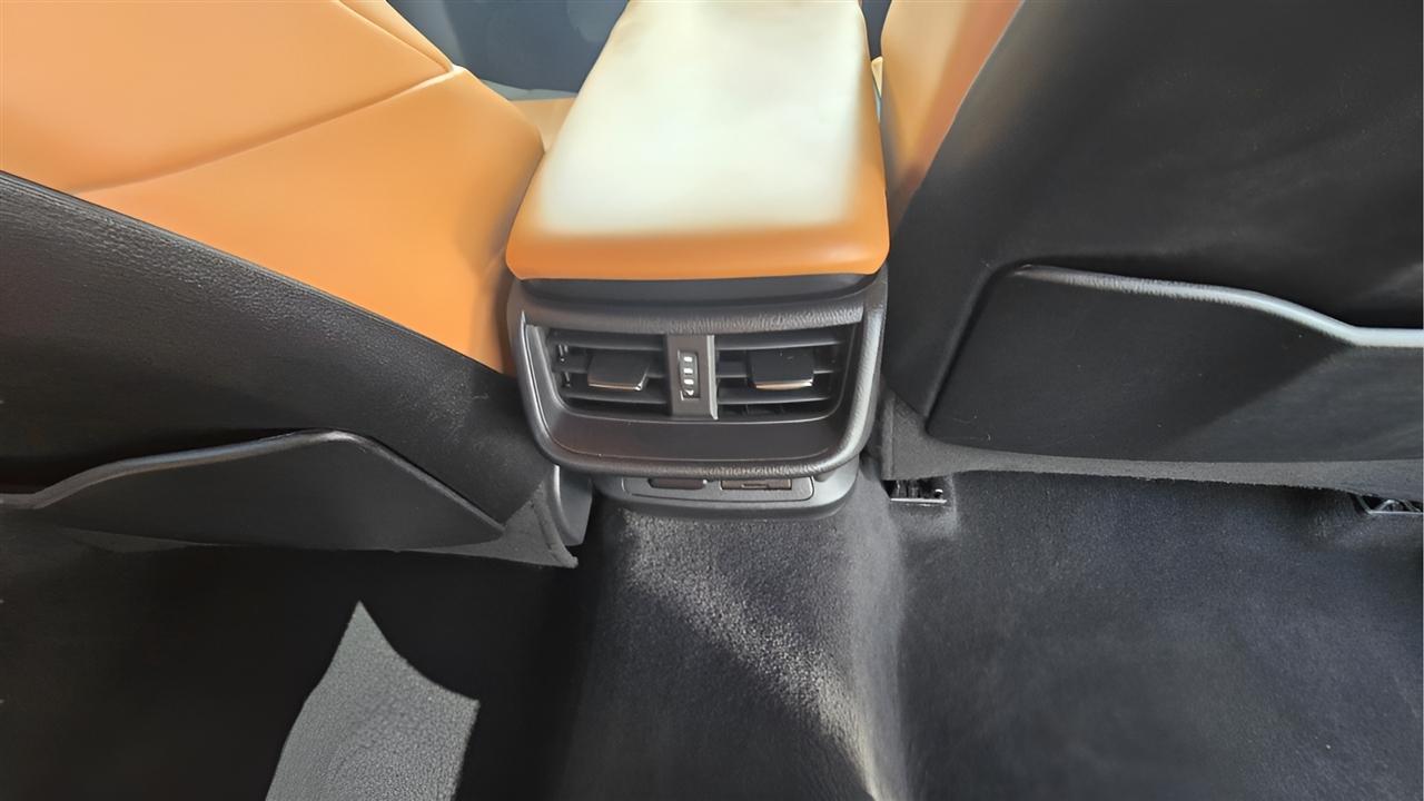Lexus ES 300h Luxury 2024