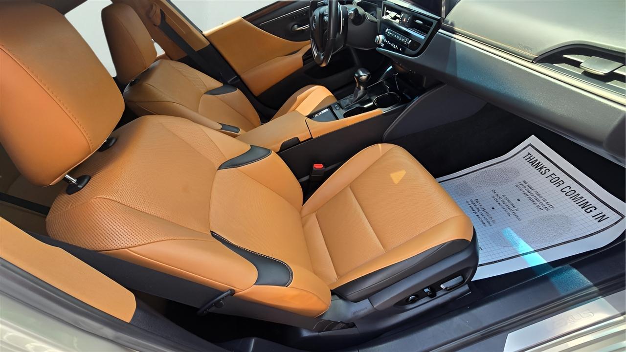 Lexus ES 300h Luxury 2024