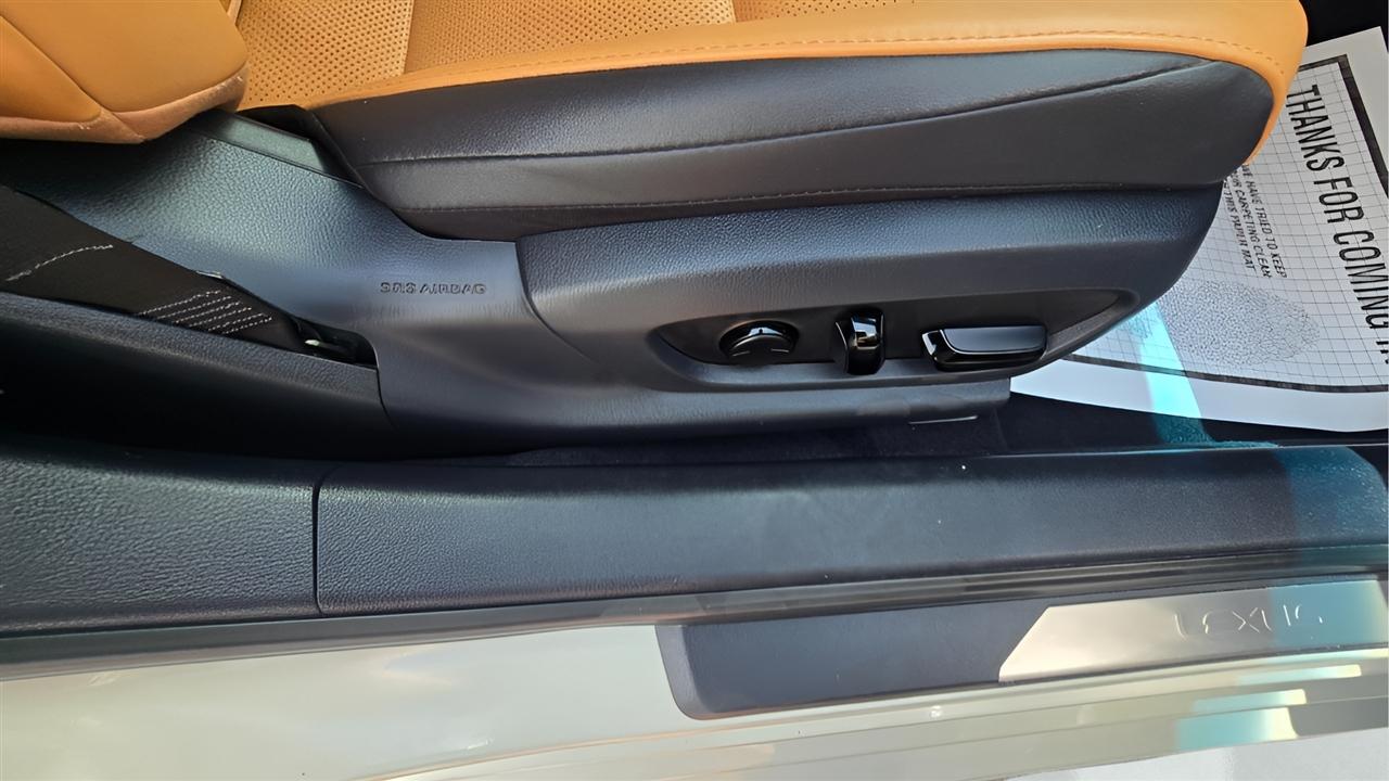 Lexus ES 300h Luxury 2024