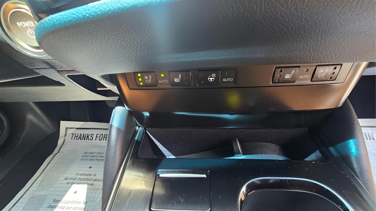 Lexus ES 300h Luxury 2024