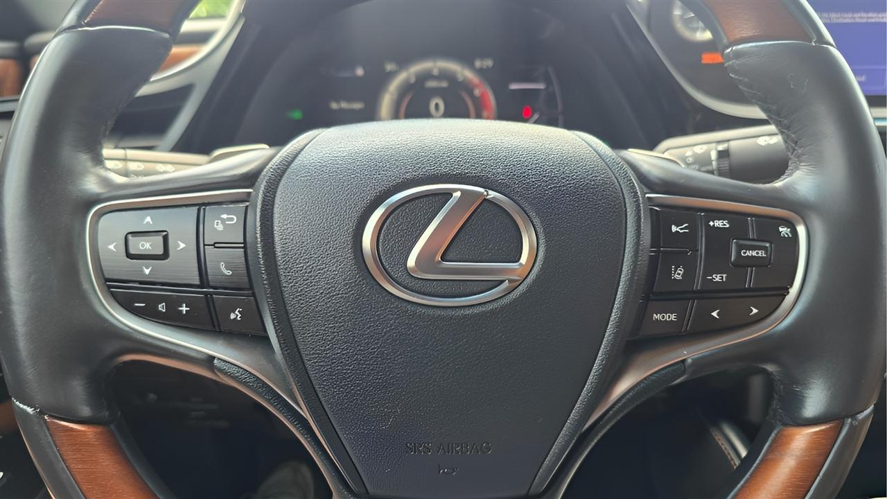 Lexus ES 300h Luxury 2024