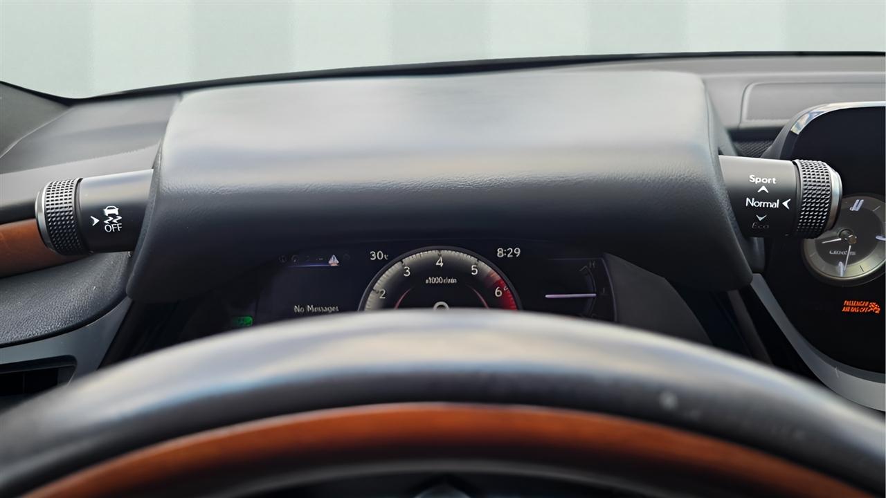 Lexus ES 300h Luxury 2024