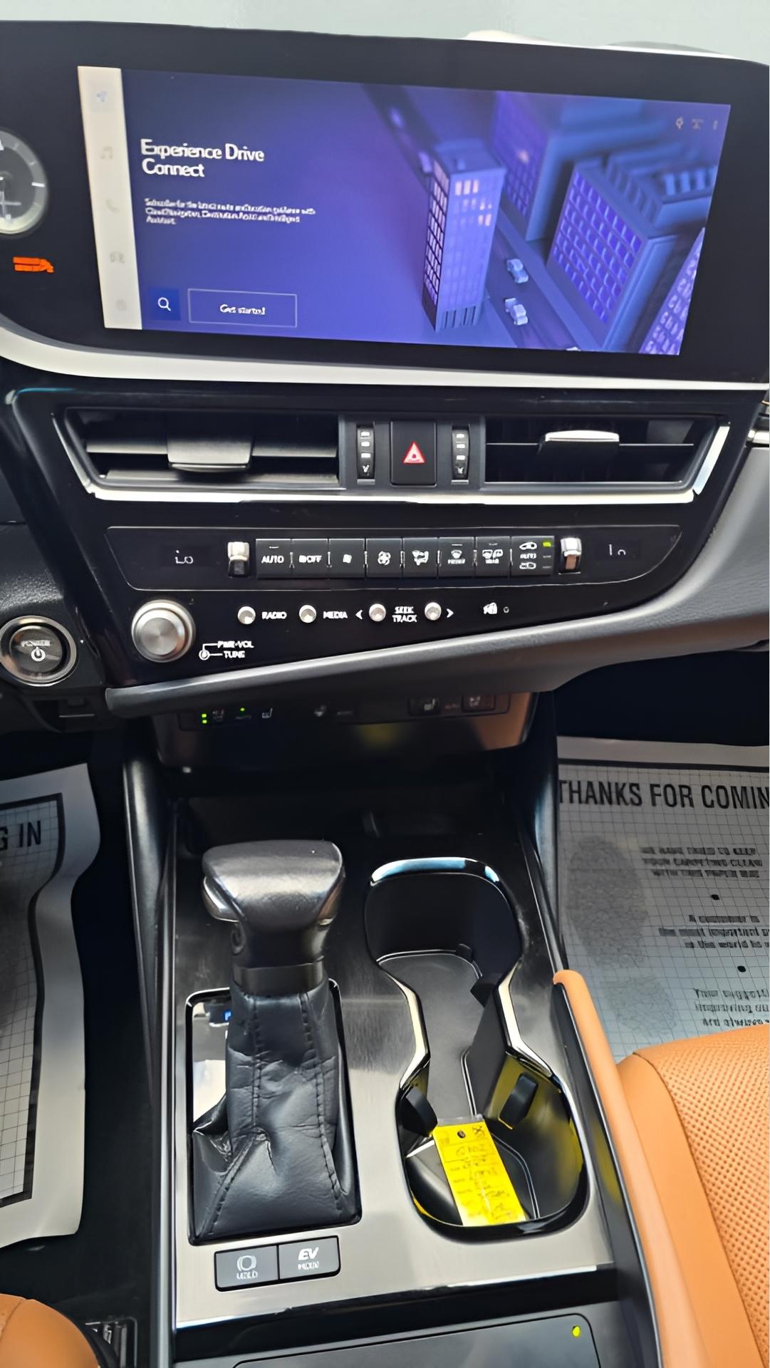 Lexus ES 300h Luxury 2024