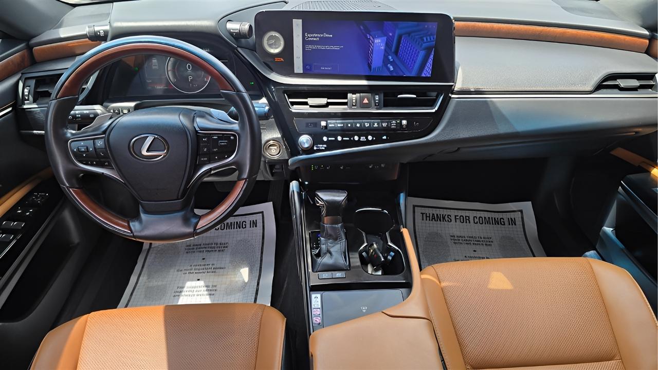 Lexus ES 300h Luxury 2024