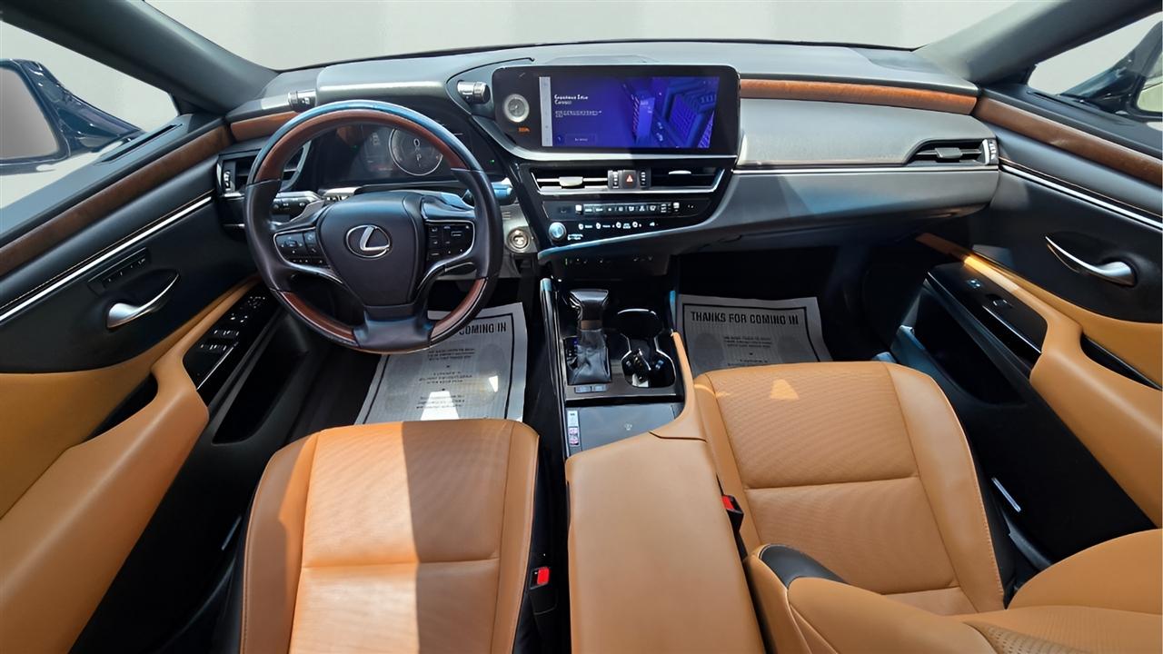 Lexus ES 300h Luxury 2024