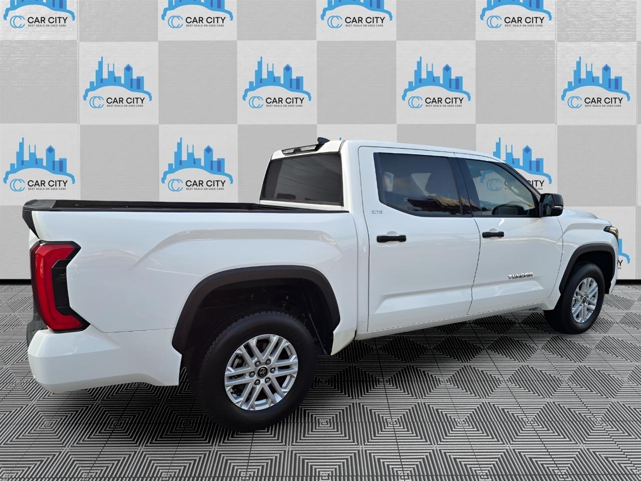 Toyota Tundra SR5 CrewMax 4WD 2023