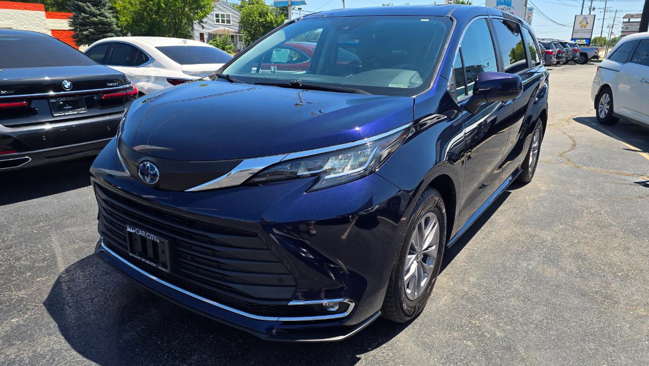 Toyota Sienna XLE 7-Passenger AWD 2022