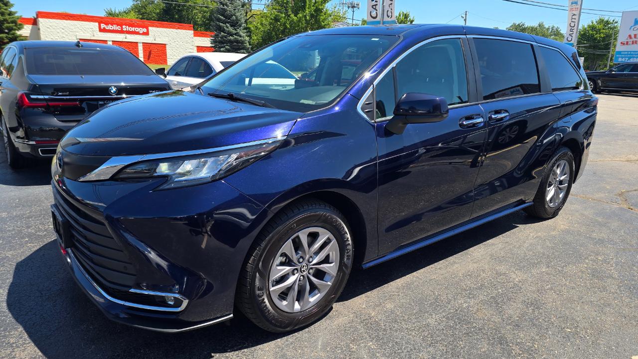 Toyota Sienna XLE 7-Passenger AWD 2022