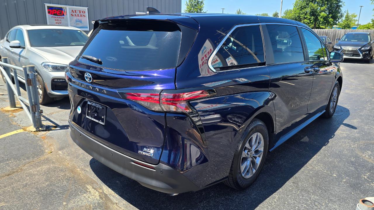 Toyota Sienna XLE 7-Passenger AWD 2022