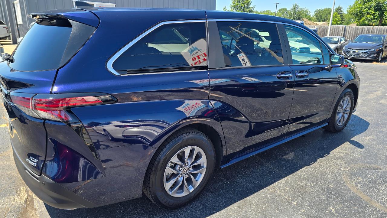Toyota Sienna XLE 7-Passenger AWD 2022