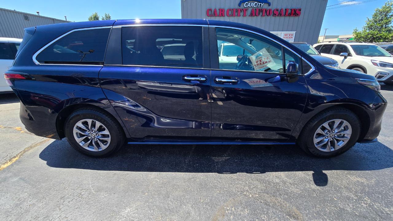 Toyota Sienna XLE 7-Passenger AWD 2022