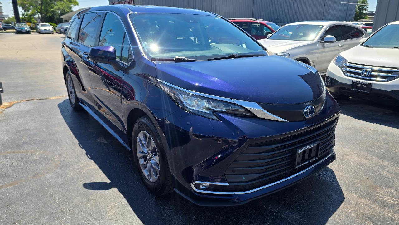 Toyota Sienna XLE 7-Passenger AWD 2022