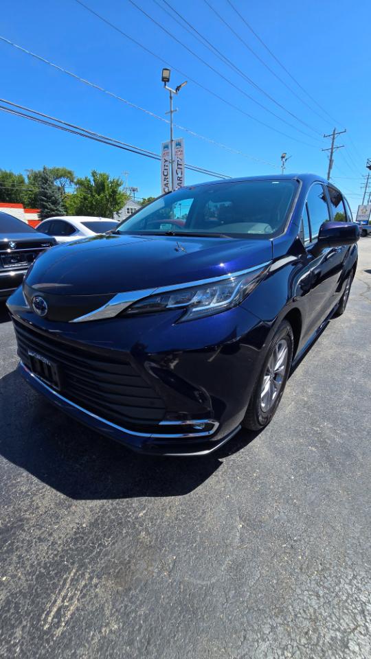Toyota Sienna XLE 7-Passenger AWD 2022