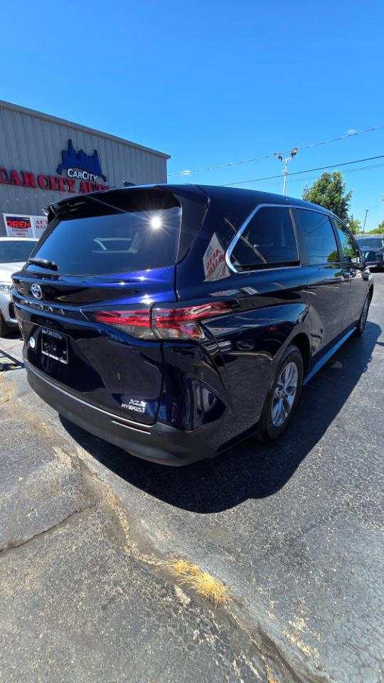Toyota Sienna XLE 7-Passenger AWD 2022