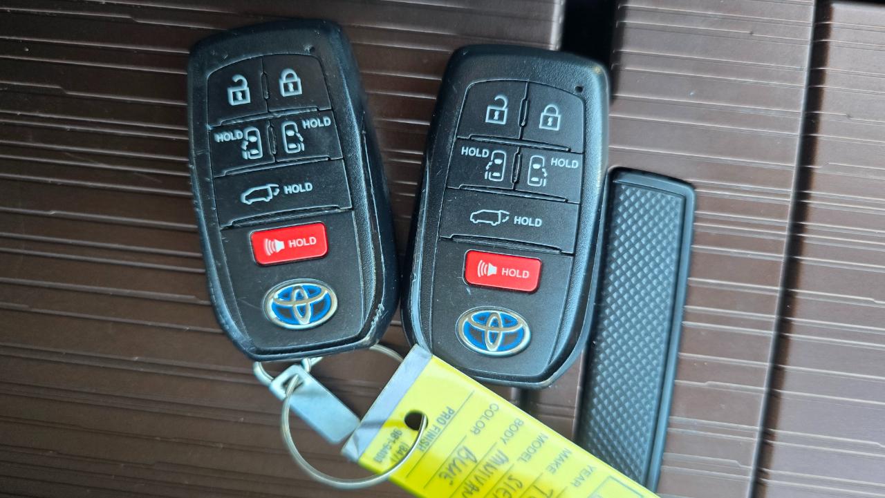 Toyota Sienna XLE 7-Passenger AWD 2022