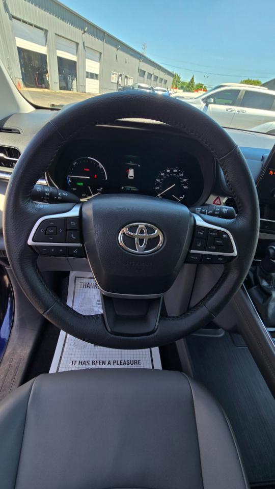 Toyota Sienna XLE 7-Passenger AWD 2022