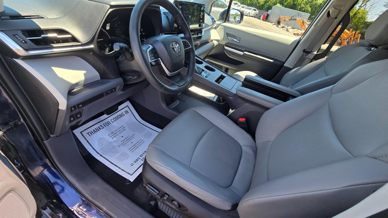 Toyota Sienna XLE 7-Passenger AWD 2022