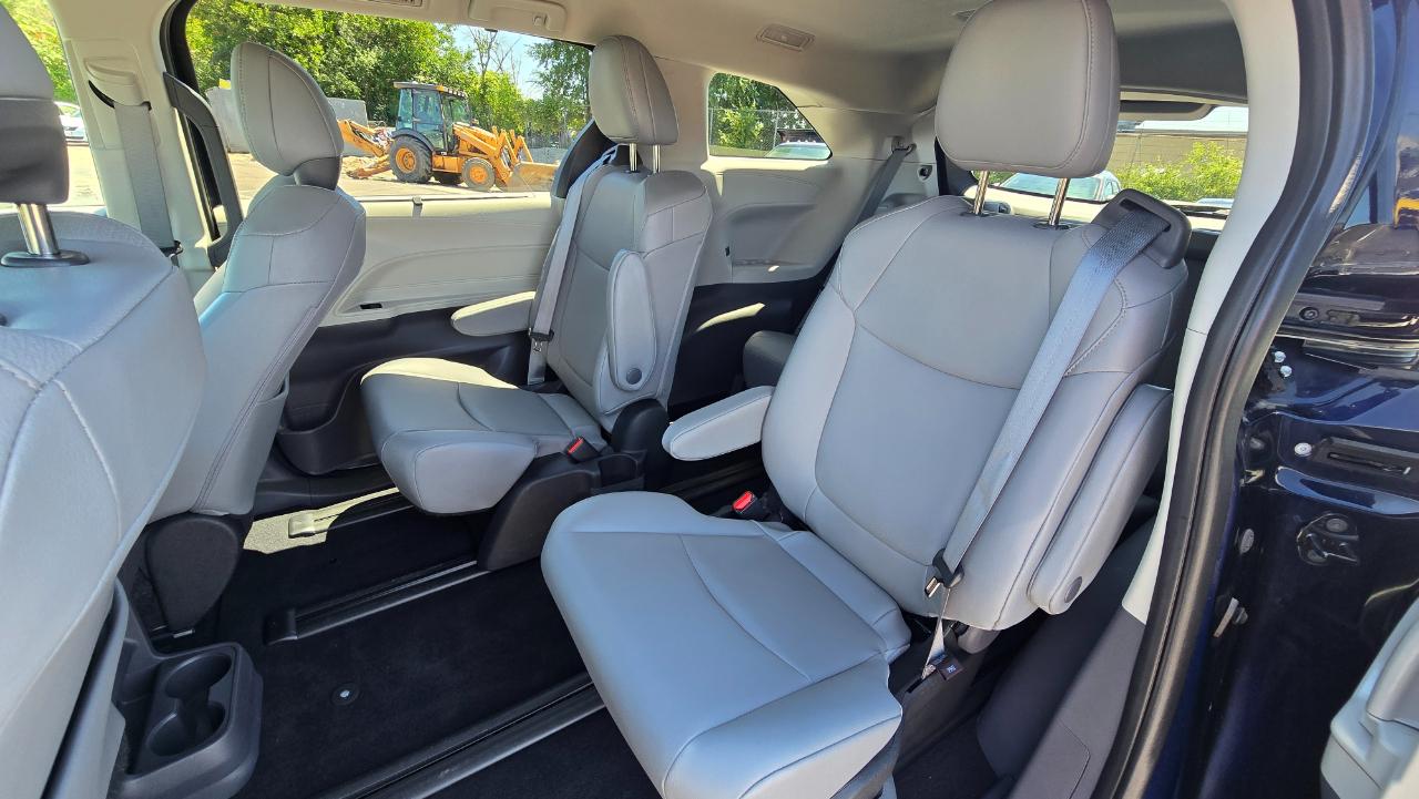 Toyota Sienna XLE 7-Passenger AWD 2022