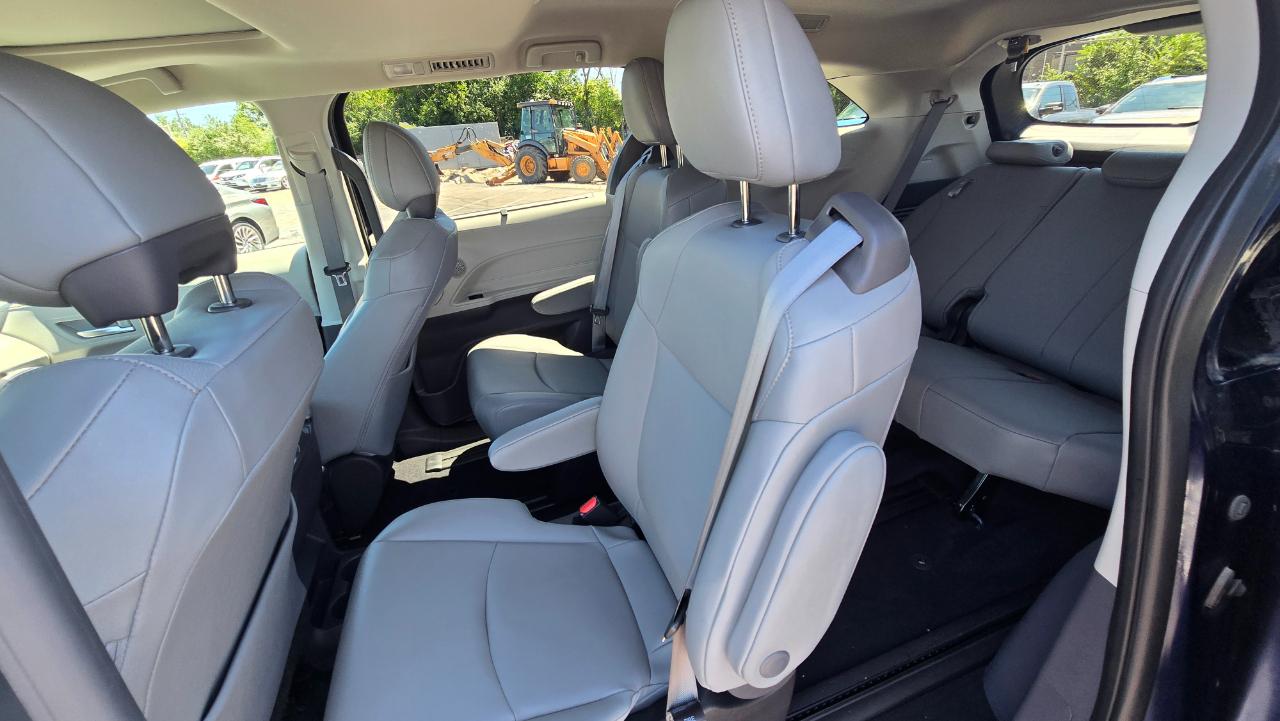 Toyota Sienna XLE 7-Passenger AWD 2022