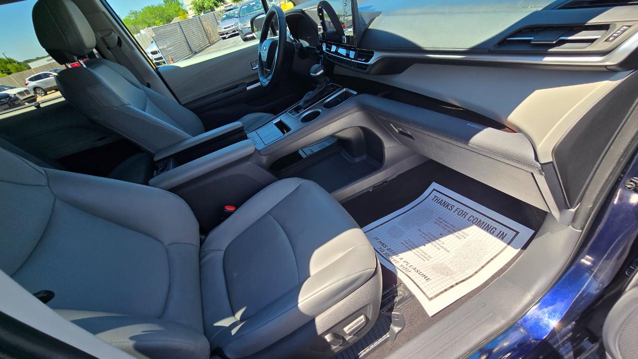 Toyota Sienna XLE 7-Passenger AWD 2022