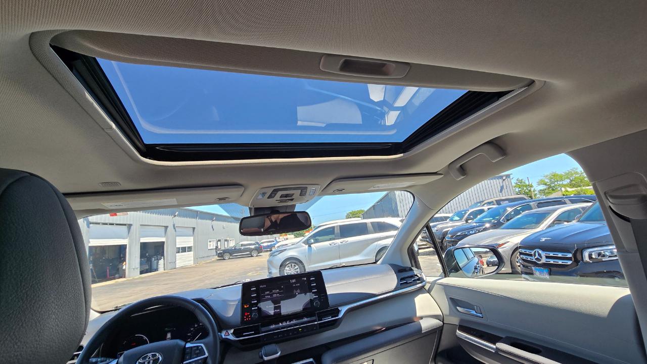 Toyota Sienna XLE 7-Passenger AWD 2022