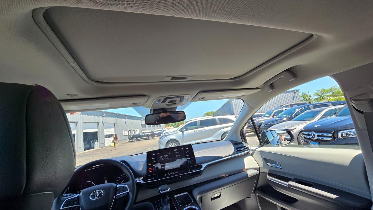 Toyota Sienna XLE 7-Passenger AWD 2022